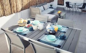 Central Olhao Home - Private Spacious Sunlit Patio